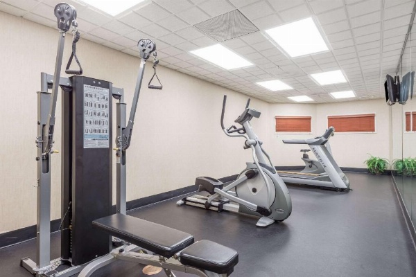 Best Western Plus St. Louis West - Chesterfield image 6