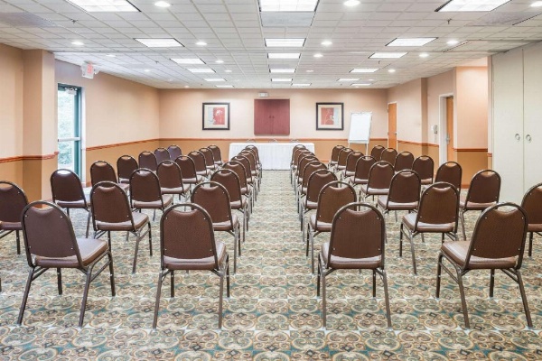 Best Western Plus St. Louis West - Chesterfield image 7